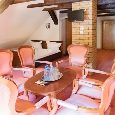 Dworek Leśniczówka Hotel *