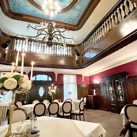 Dworek Leśniczówka Hotel