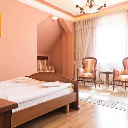 Dworek Leśniczówka Hotel