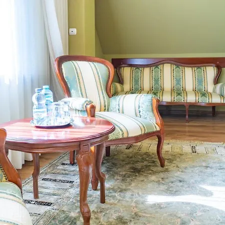 Hotel Dworek Leśniczówka