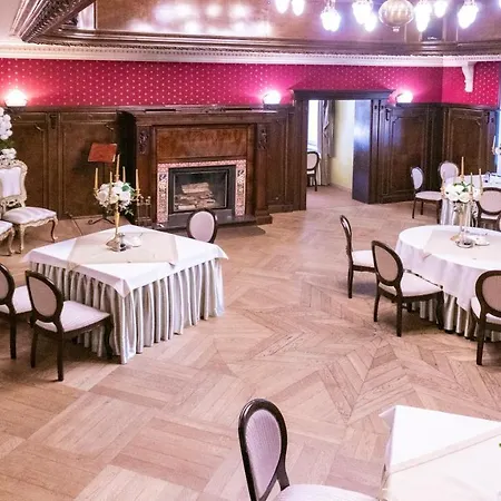 Dworek Leśniczówka Hotel *