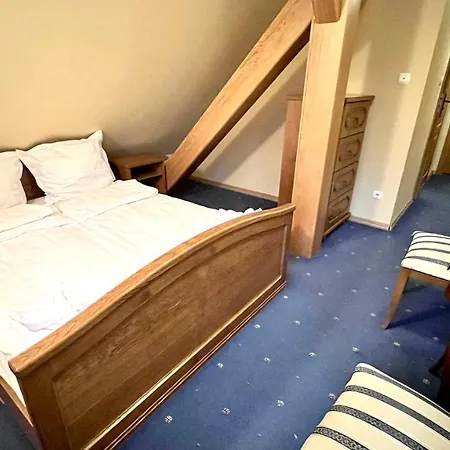 Dworek Leśniczówka Hotel *